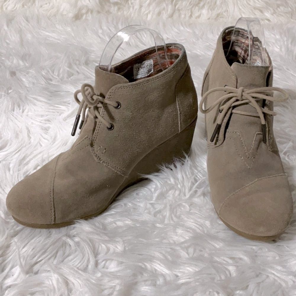 🟢3 for $20——-TOMS wedge booties suede lace up beige 740817 women’s sz 8
